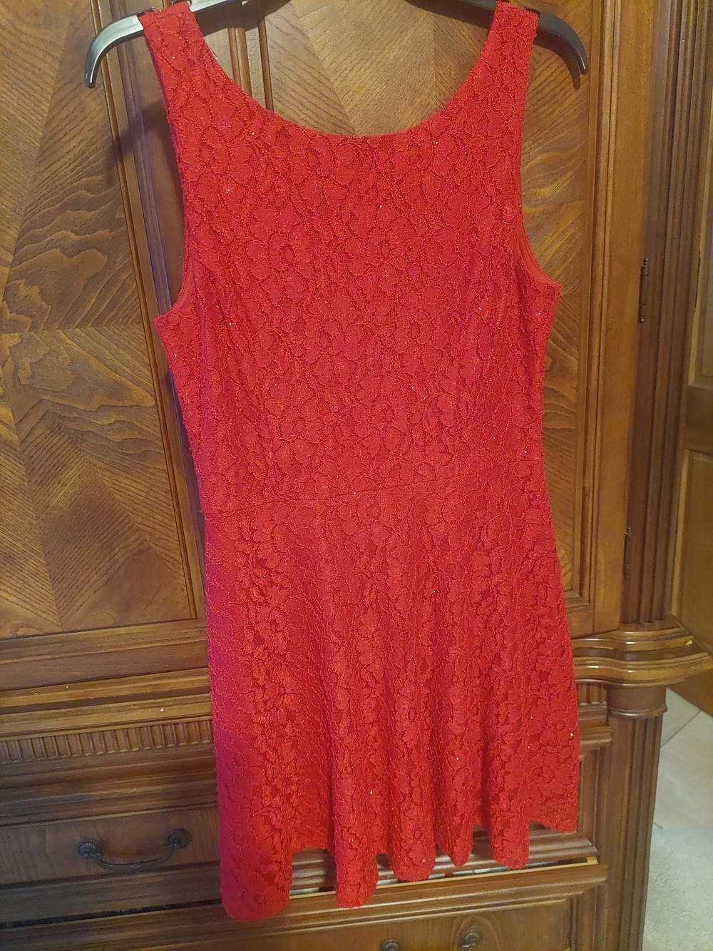 Sparkly Red Lace Sleeveless Juniors Homecoming Dress Size 9- Elegant Fit & Flare